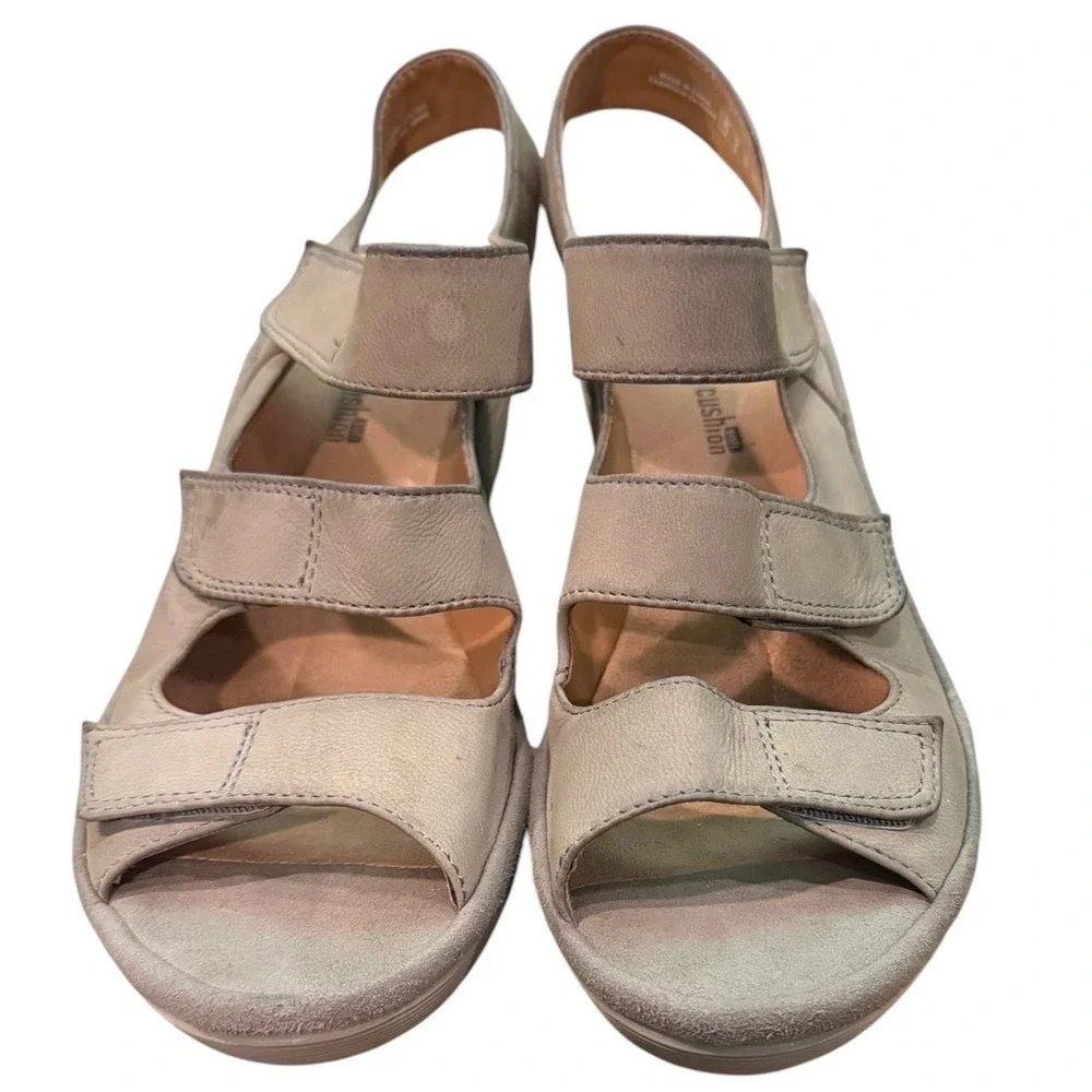 Clarks Collection Cushion Soft Taupe Leather Wedge Sandals Womens 6 M